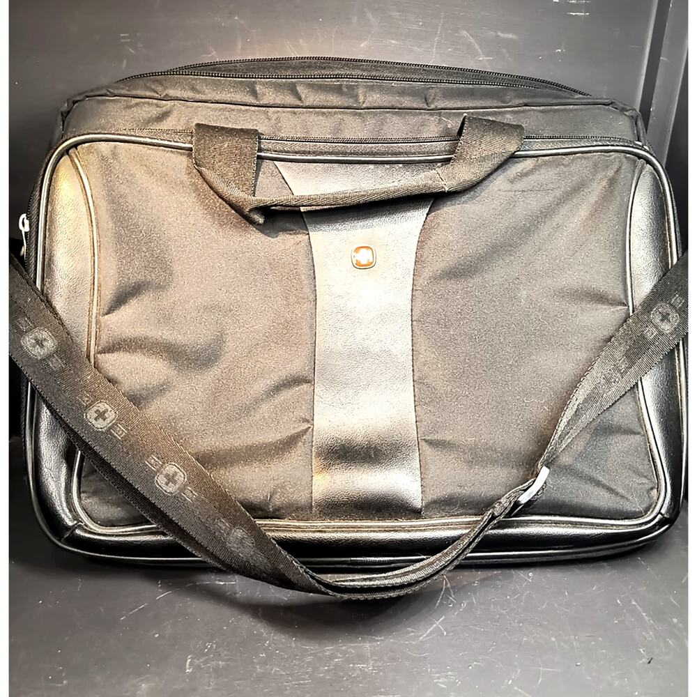 2199.  Swiss Army Gear Laptop Briefcase Black Wenger Bag Shoulder Strap